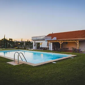 3* Couette-café With Pool & Garden By Host Wise